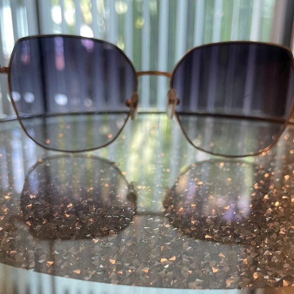 Lilac😎 Lux Gold Framed Shades - Picture 3 of 6